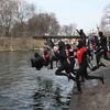 Giżycko:Śmigus-dyngus płetwonurków i jednego morsa