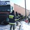 Pasieki. Tir uderzył w pociąg 
