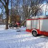 Braniewo, strażacy ścięli pochylone drzewo