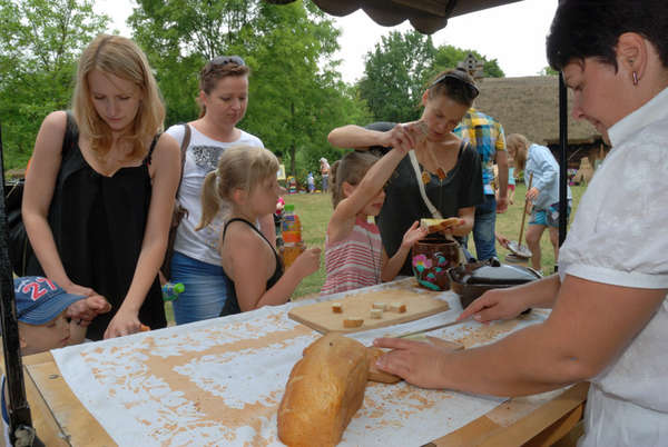 http://i.wm.pl/00/06/03/03/n/fot-d-krze-niak-54-miodobranie-2014-picture53bce5df23e6d.jpg