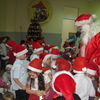 Święty Mikołaj rozdawał odblaski dzieciom z Mławy