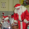 Święty Mikołaj rozdawał odblaski dzieciom z Mławy