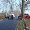 Wypadek na drodze Pakosze – Bornity. Passat uderzył w drzewo 