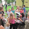 „Wyciągamy dzieci z bramy” – MDK na Placu 1 Maja w Mławie