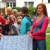 Zabawa na osiedlu Sienkiewicza w Mławie - Kolejny przystanek akcji  „Wyciągamy dzieci z bramy”