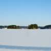 Jezioro Nidzkie skute lodem - można pojeździć bojerem lub... rowerem