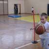 Zobacz jak maluchy trenują koszykówkę