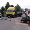 Czołowe zderzenie ciężarówki z osobówką na Batorego. Kierowca i 9-letni pasażer w szpitalu