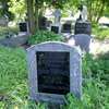 Sząbruk: stare groby na cmentarzu 