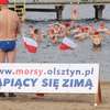 Kąpiący się zimą na plaży miejskiej w Olsztynie