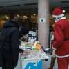 Środa, pierwszy dzień akcji Międzynarodowy Święty Mikołaj w Bibliotece Uniwersyteckiej