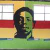 Czerwono-żółto-zielone koszary czekają na fanów reggae