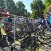 Rowery miejskie i triathlon na plaży w Kortowie