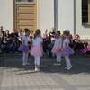 Dzieci zatańczyły przed ratuszem - happening SZTUKA CIĘ SZUKA 