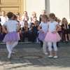 Dzieci zatańczyły przed ratuszem - happening SZTUKA CIĘ SZUKA 