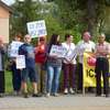 Protest przeciwko kurnikom w Uniszkach Zawadzkich 