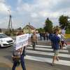 Protest przeciwko kurnikom w Uniszkach Zawadzkich 