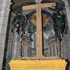 Trwa konserwacja zabytkowego ołtarza głównego w kościele w Bisztynku.