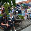 Wokalista Lady Pank odsłonił swoją ławeczkę w Olecku 