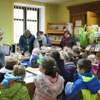Przedszkolaki z Mołtajn robiły bombki i odwiedziły bibliotekę