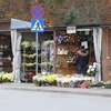Zamknięte cmentarze,sprzedaż kwiatów na rynku Grunwaldzka