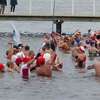 Narodowe Święto Niepodległości — kąpiel morsów na Dzikiej Plaży w Iławie, 11.11.2022