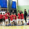 Pokazowa lekcja koszykówki w SP 11 w Elblągu z udziałem trenera i reprezentantów Polski w 3x3