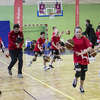 Pokazowa lekcja koszykówki w SP 11 w Elblągu z udziałem trenera i reprezentantów Polski w 3x3