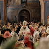 Wigilia w katedrze prawosławnej św. Michała  w Kijowie. Mszę (24 grudnia) odprawia bp. Epifaniusz  metropolita kijowski i zwierzchnik autokefalicznego Kościoła Prawosławnego Ukrainy.  Rosyjski kalendarz został porzucony